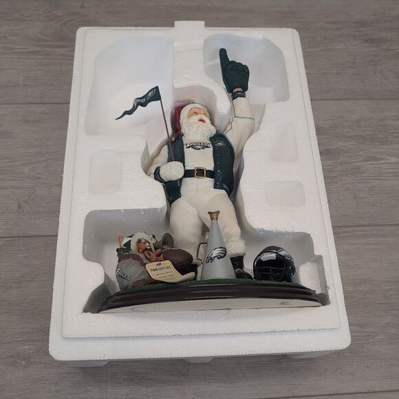 DANBURY MINT PHILADELPHIA EAGLES SANTA CLAUS NFL FOOTBALL CHRISTMAS DISPLAY - Picture 8 of 9